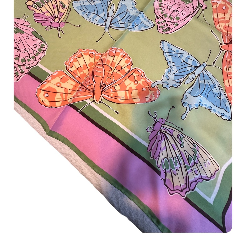 Lilly Pulitzer scarf with a butterfly print. - Picture 8 of 9